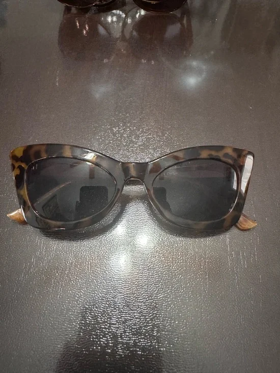 ZARA Tortoiseshell Cat-Eye Sunglasses in Brown/Black - Picture 2 of 5